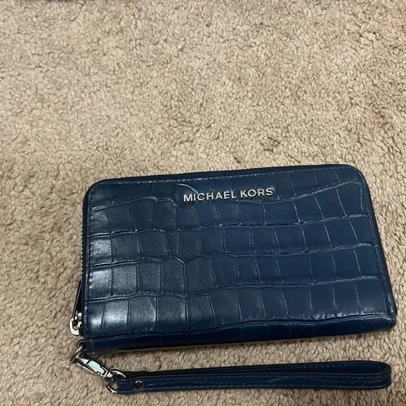Michael Kors Dark Blue Croc-Embossed Bag and Wallet - Picture 6 of 8